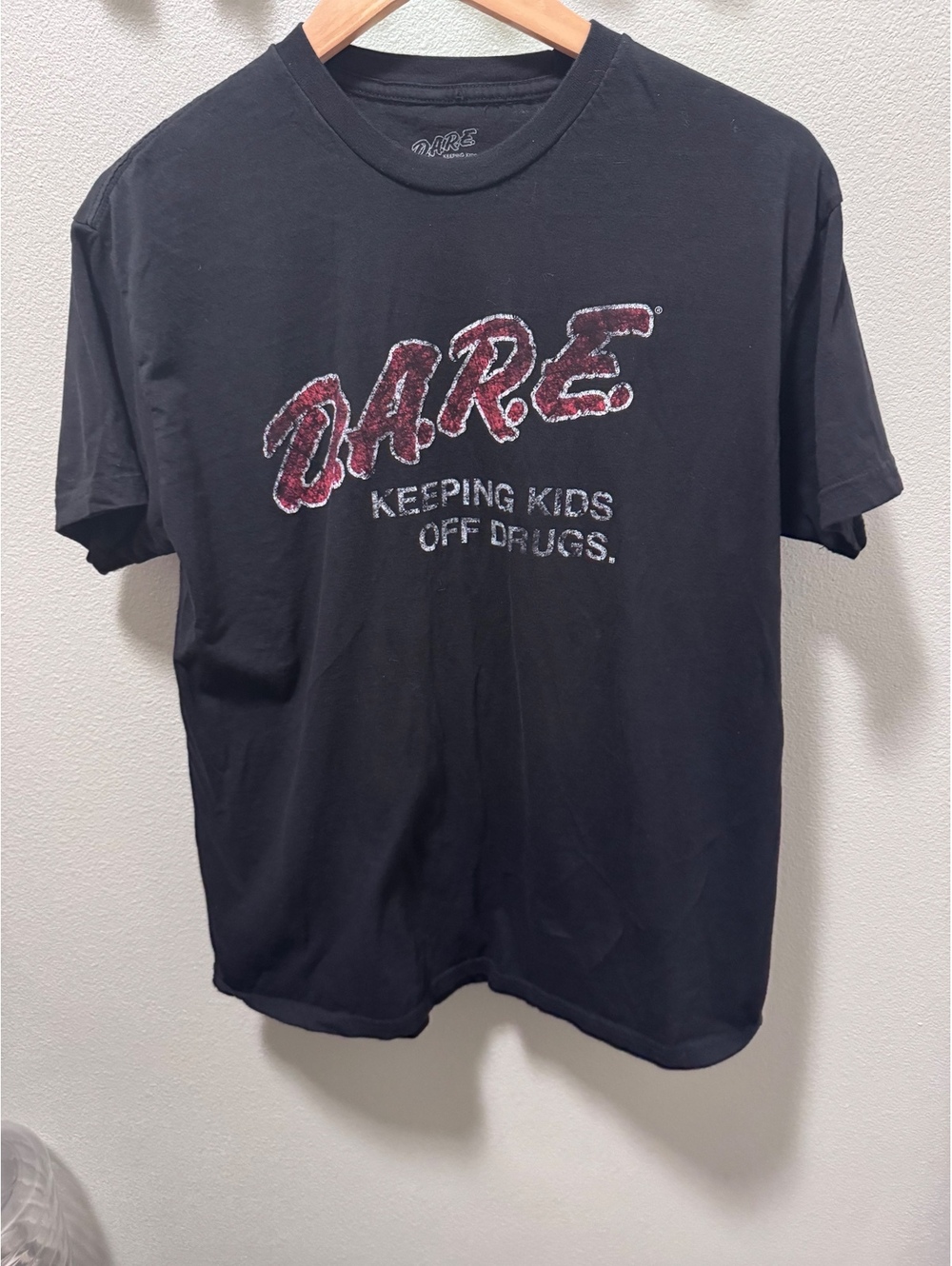 D\.A\.R\.E\. Keeping Kids Off Drugs T\-Shirt Mens Large Black Distressed Graphic